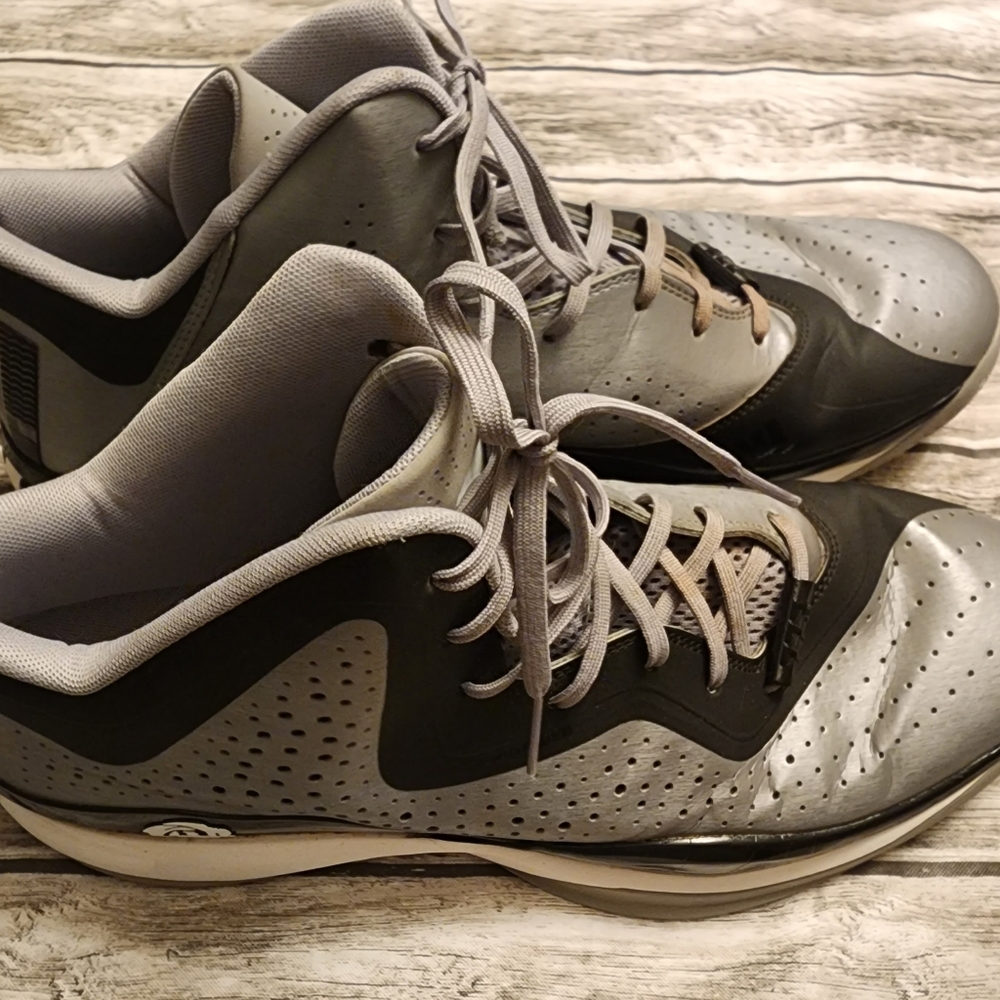 Vintage Adidas CLU 600001 Men's Basketball Shoes Size 14.5.